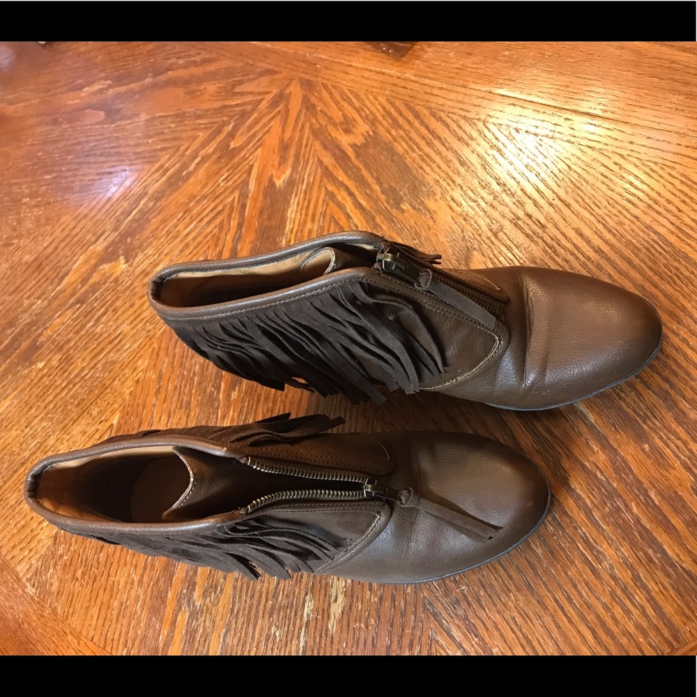 Pretty Wild & Fringy Brown Leather Boots! - Picture 10 of 16